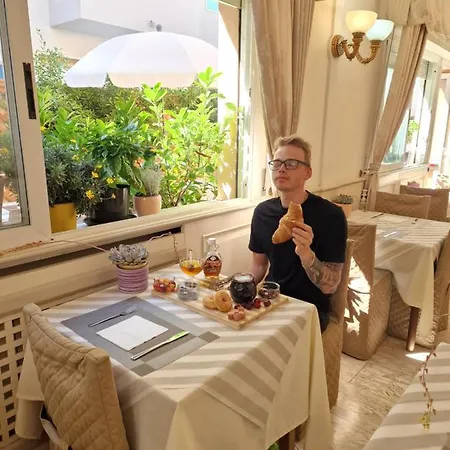Hotell Tahiti Viareggio